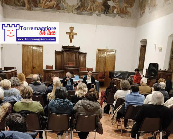 Successo di pubblico alla presentazione di 1974 Cinquanta, l’ultimo libro di Teo Bellantuono al Castello Ducale di Torremaggiore che si è svolta nella serata del 19 dicembre 2024